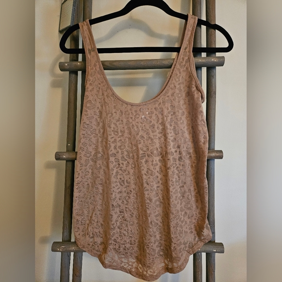 VS Tee Shop Tops - Chic Animal Print Tank Top in Tan